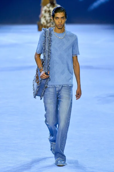 Look 3